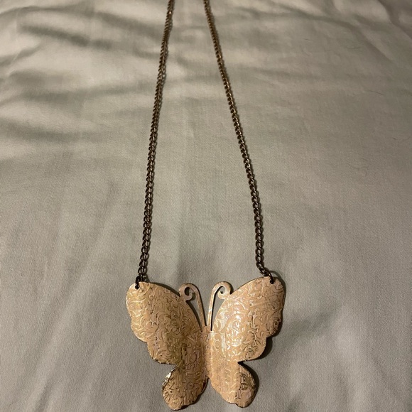 Butterfly necklace - Picture 3 of 3